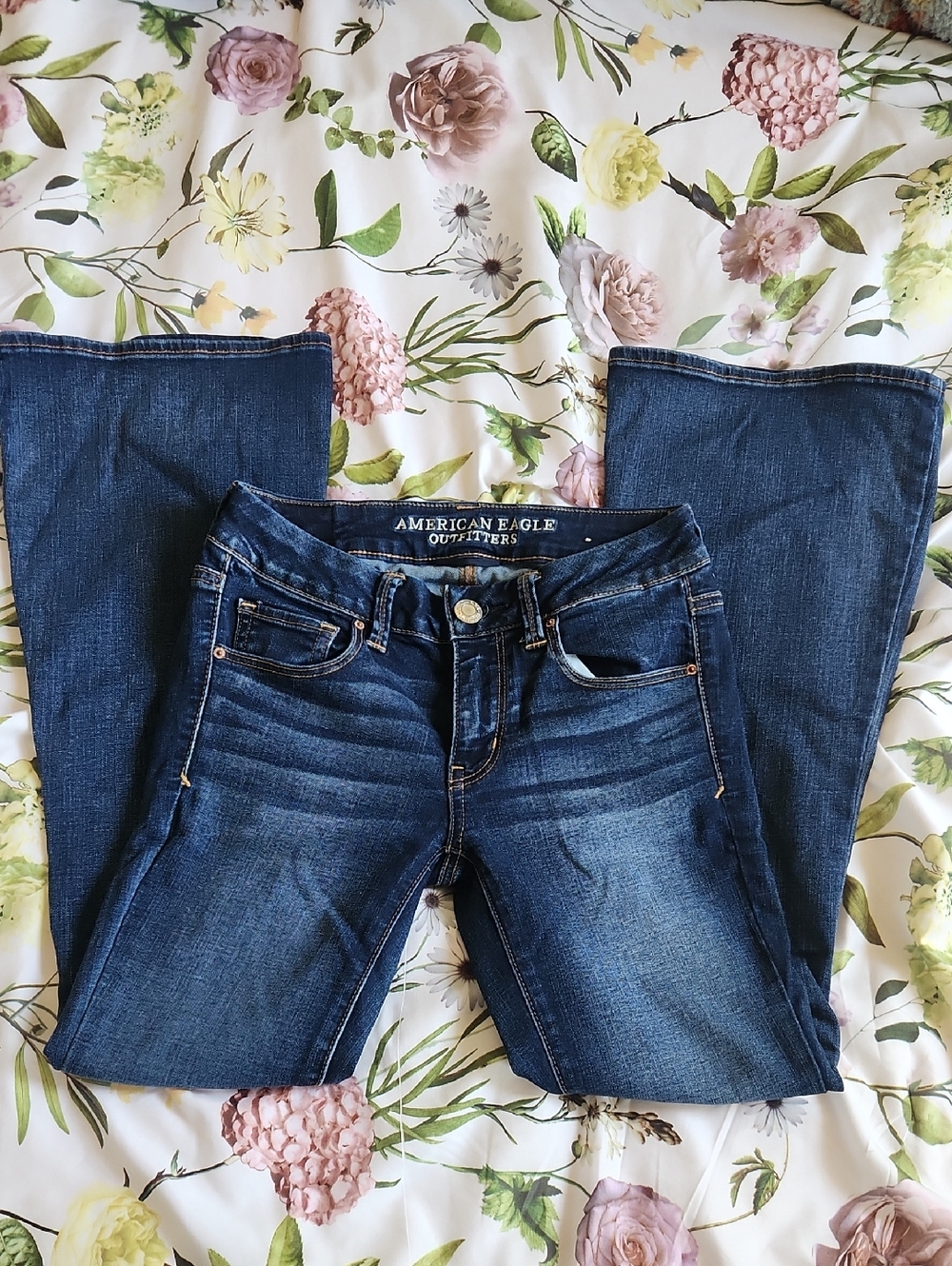 American Eagle Outfitters BOHO Flare Jeans SIZE 2 Short